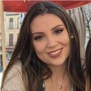 Profesora de lengua castellana y literatura, además de apoyo de historia, ciencias sociales, latín, griego.